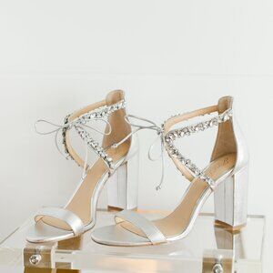 Badgley Mischka Thamar Silver Metallic 9 Women's Block Heels Platinum